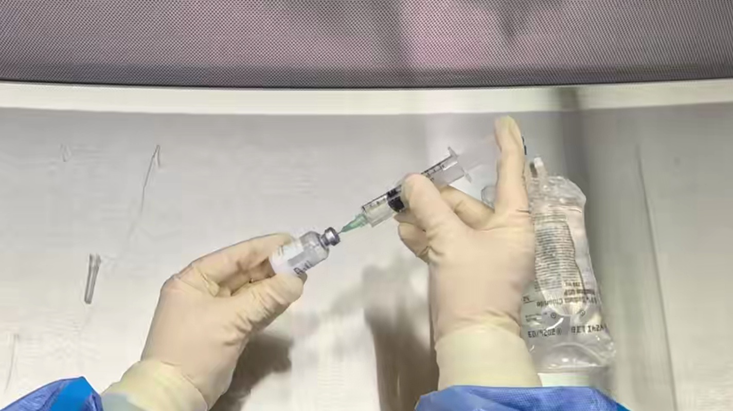 Center Diluent-emptied syringe