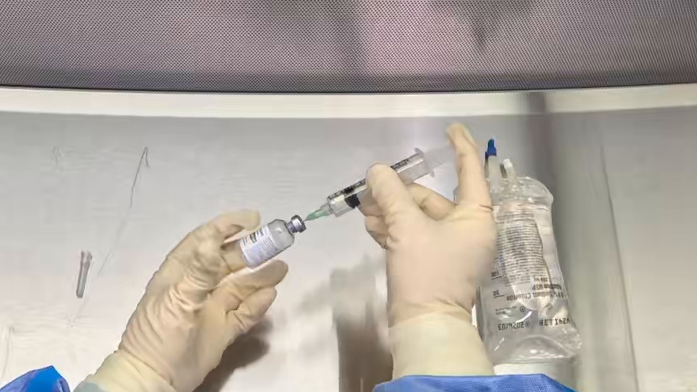 Center Diluent-emptied syringe