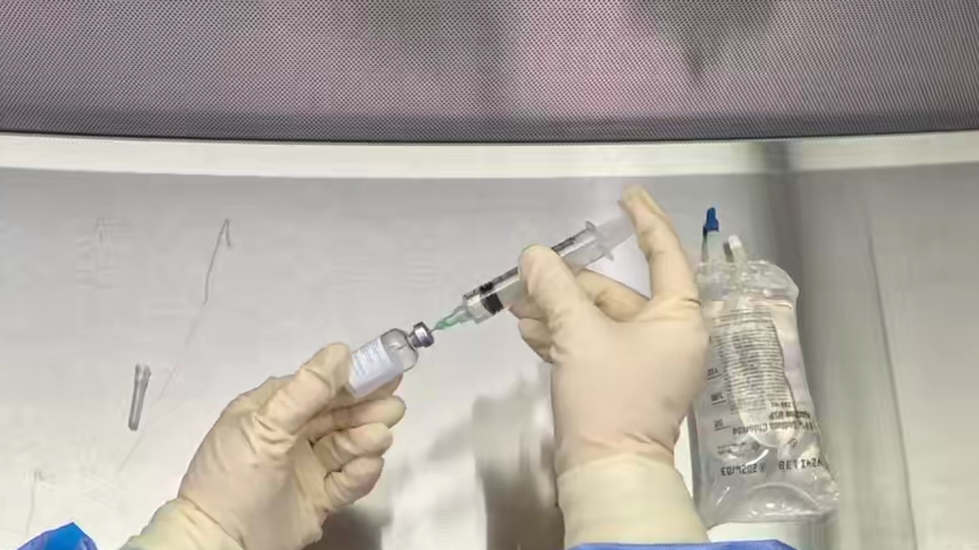 Center Diluent-emptied syringe