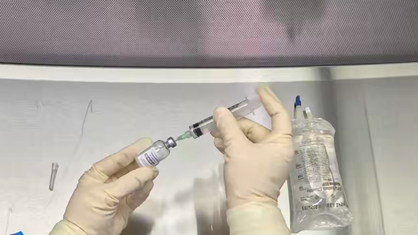 Center Diluent-emptied syringe