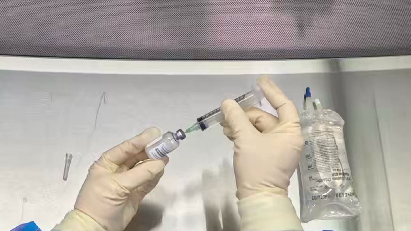 Center Diluent-emptied syringe