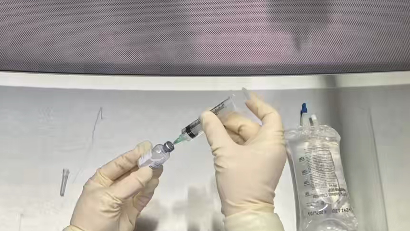 Center Diluent-emptied syringe