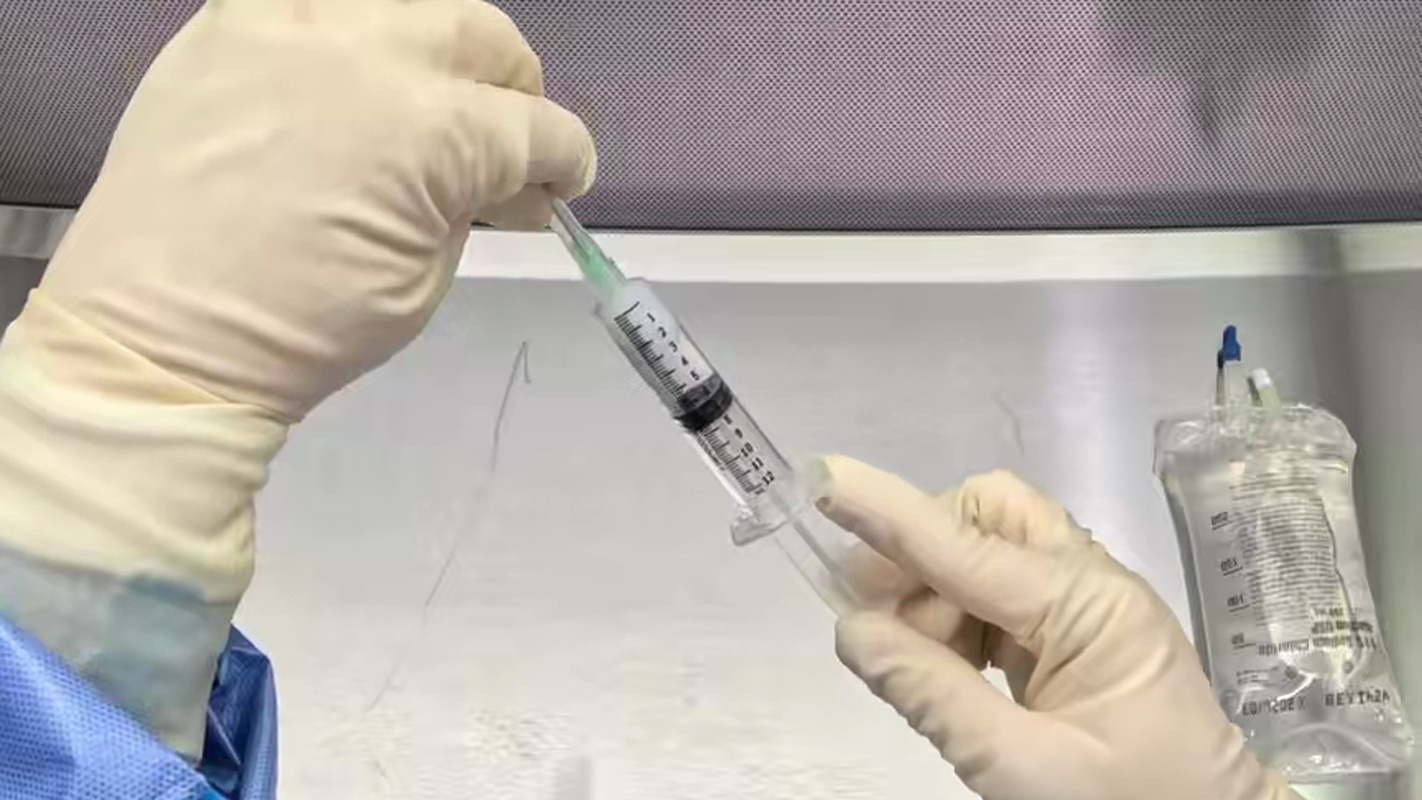 Center Drug-emptied syringe