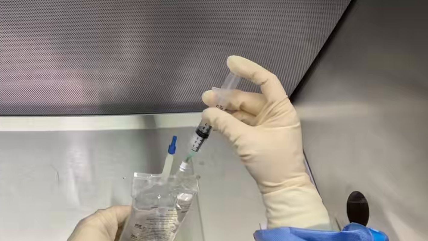 Center Drug-emptied syringe
