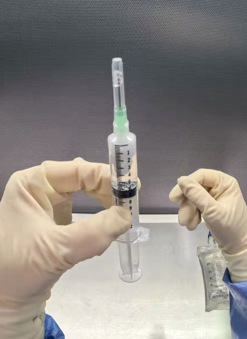 Center Drug-filled syringe