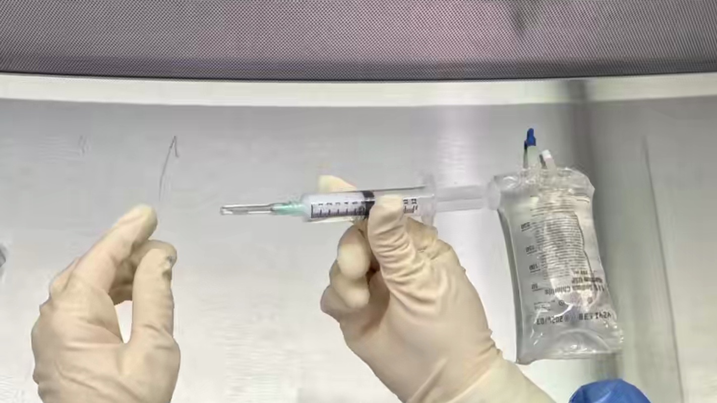 Center Drug-filled syringe
